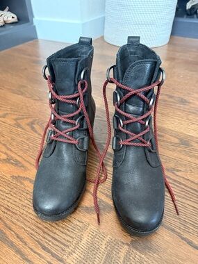 Sorel Black Ankle Boots with Red Lace-Up Detail